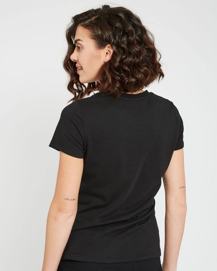 2HNL2950 черен FILA черна дамска тениска със значка volara fila